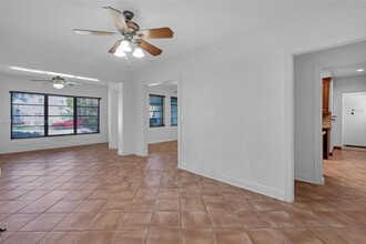 1024 Tyler St in Hollywood, FL - Building Photo - Building Photo