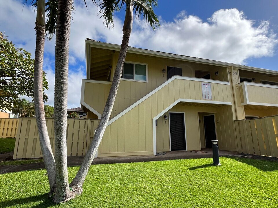 94-1045-1045 Kaukahi Pl in Waipahu, HI - Building Photo
