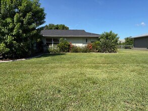 3720 Country Club Blvd in Cape Coral, FL - Building Photo - Building Photo
