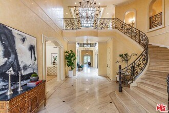 11738 Stonehenge Ln in Los Angeles, CA - Building Photo - Building Photo