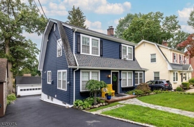 property at 6 Elliott Pl