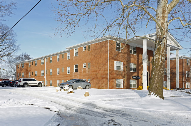 Hardin Manor Apartments in Findlay, OH - Foto de edificio - Building Photo