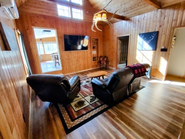 355 Henslee Hollow Ln in Rabun Gap, GA - Building Photo - Building Photo