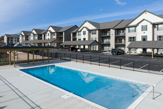 Miller Crossing Apartments & Villas in Arnold, MO - Building Photo - Building Photo