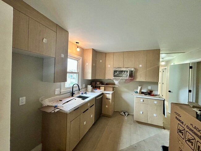 215 Stanley St in New Britain, CT - Building Photo - Building Photo