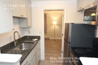 93 Henry Law Ave in Dover, NH - Building Photo - Building Photo