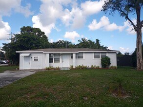3115 Prince Dr in Lake Worth Beach, FL - Building Photo - Building Photo