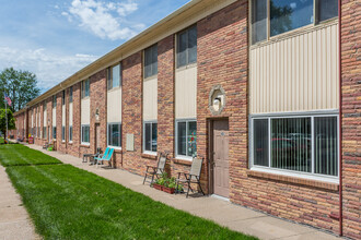 Bellevue Gardens Apartments in Bellevue, NE - Building Photo - Building Photo