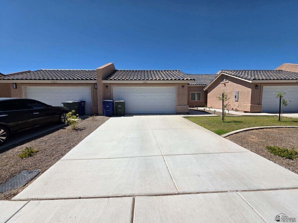 7357 E 36th Pl in Yuma, AZ - Building Photo