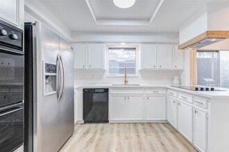 10720 Briar Forest Dr in Houston, TX - Building Photo - Building Photo