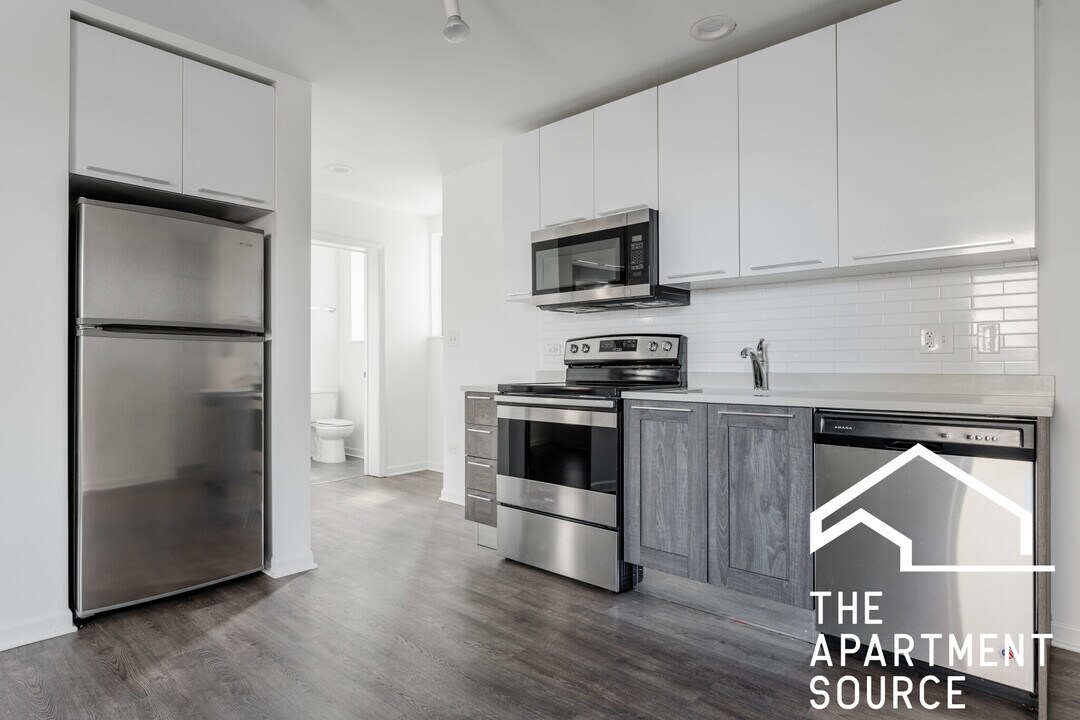 940 W Winona St in Chicago, IL - Building Photo