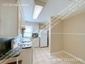 927 Rittiner Dr in Baton Rouge, LA - Building Photo - Building Photo