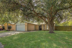 5702 Golden Grove Ln in Spring, TX - Building Photo