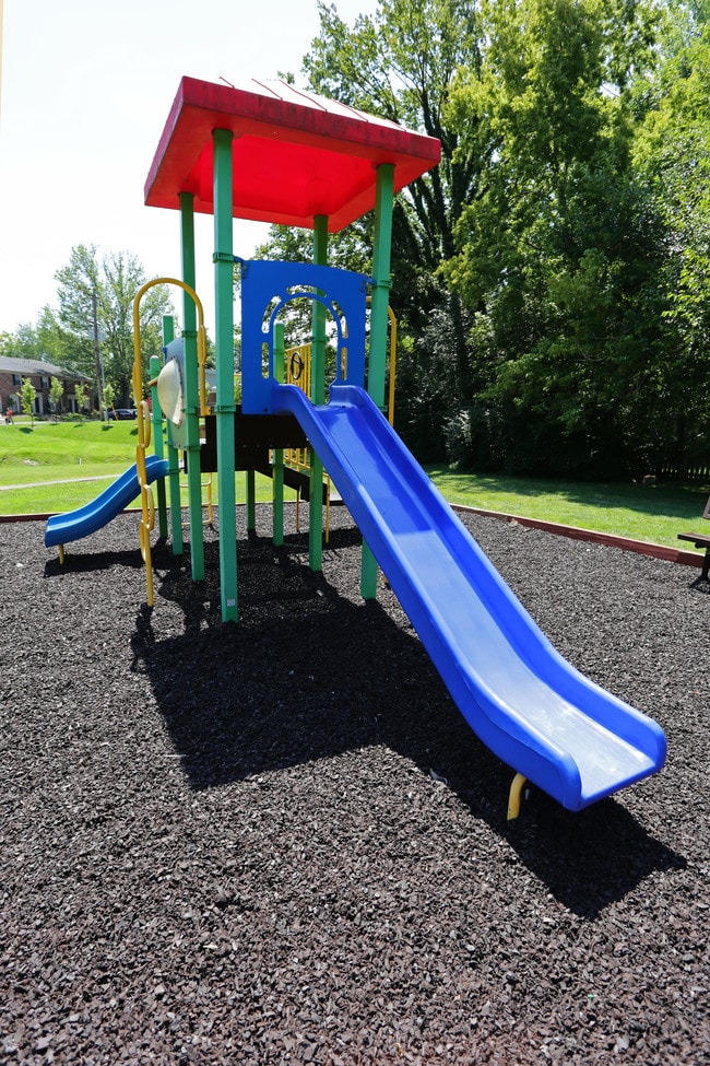 Vetra at St. Matthews in Louisville, KY - Foto de edificio - Building Photo