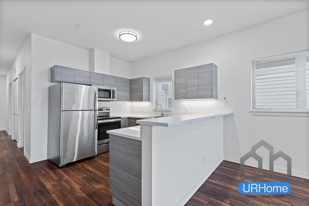 Hollywood 12 in Portland, OR - Building Photo