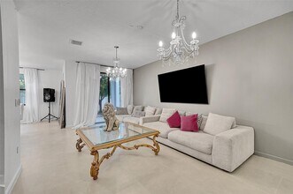 455 NW 33rd Ln in Pompano Beach, FL - Foto de edificio - Building Photo