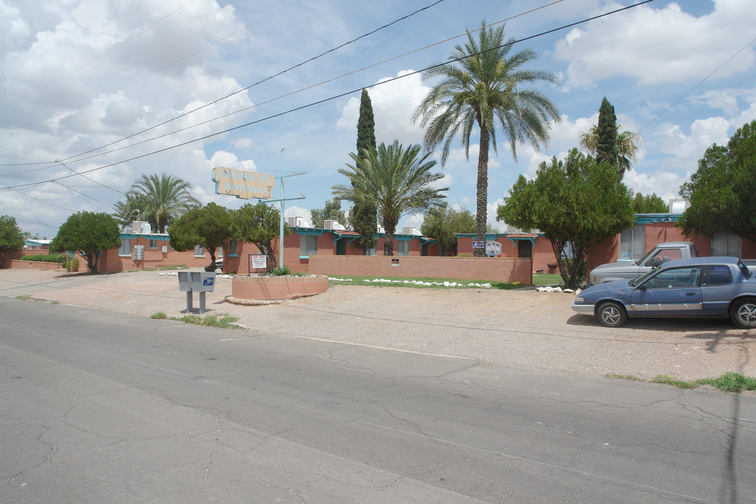 Laguna Plaza Court in Tucson, AZ - Foto de edificio