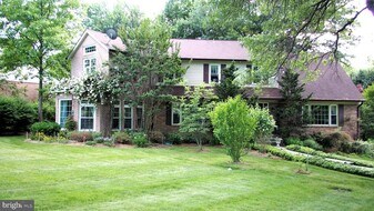 1 Orchard Way S in Rockville, MD - Building Photo