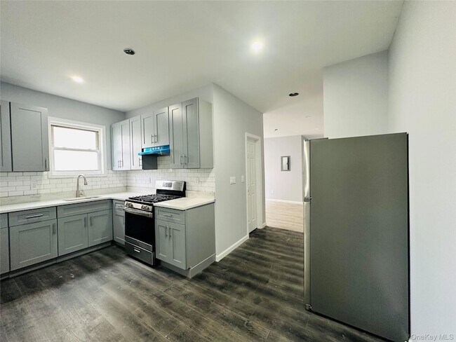 8 Morgan Ave, Unit 2 in Poughkeepsie, NY - Building Photo - Building Photo