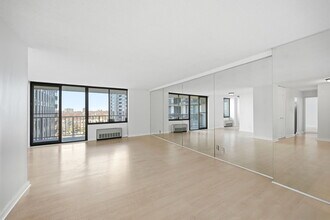 300 Winston Dr, Unit 8th Flr in Cliffside Park, NJ - Building Photo - Building Photo