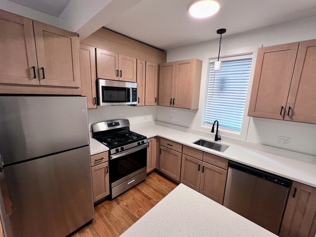 2306 N Hoyne Ave, Unit 1R in Chicago, IL - Building Photo - Building Photo