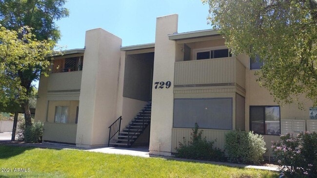 property at 729 W Coolidge St
