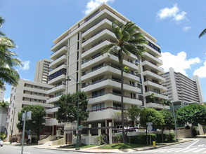 2029 Ala Wai Blvd in Honolulu, HI - Building Photo - Building Photo