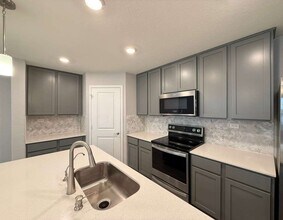 323 Deer Crest Dr in New Braunfels, TX - Building Photo - Building Photo