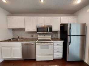 300 Poker Chip in Horseshoe Bay, TX - Building Photo - Building Photo
