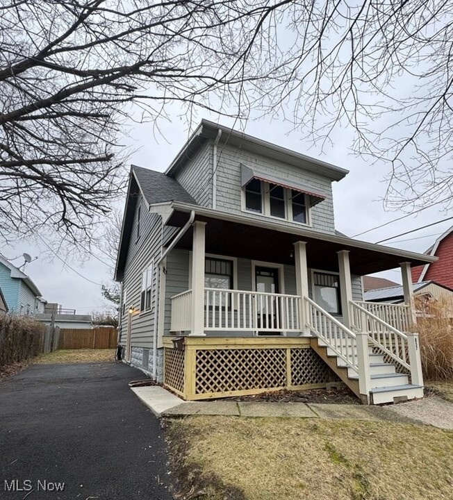 857 E 188th St in Cleveland, OH - Building Photo
