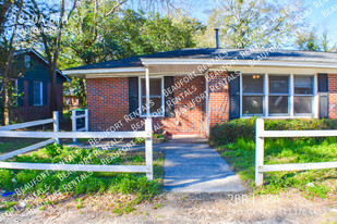 1810 6th St in Beaufort, SC - Building Photo