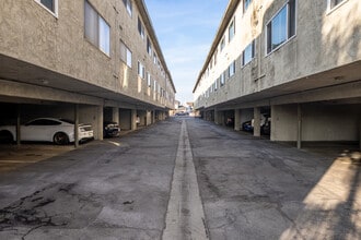 1261-1281 Rosecrans Ave. in Gardena, CA - Foto de edificio - Building Photo