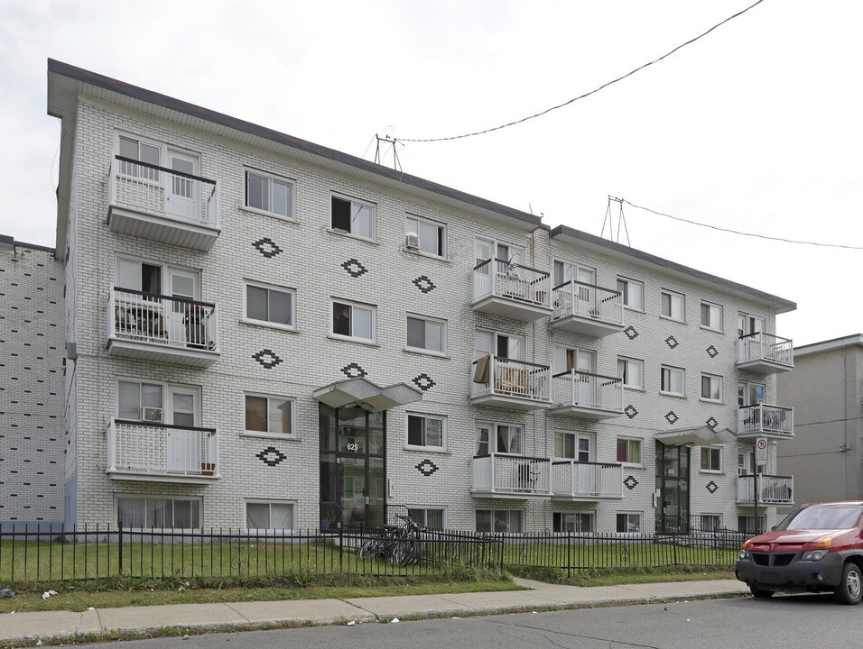 615-625 81E in Laval, QC - Building Photo