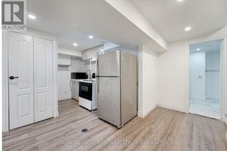 1098 Sawgrass Crescent in Mississauga, ON - Building Photo - Building Photo