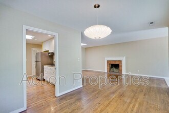 290 Iris Way in Palo Alto, CA - Building Photo - Building Photo