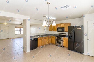 645 W Kingman Loop in Casa Grande, AZ - Building Photo - Building Photo