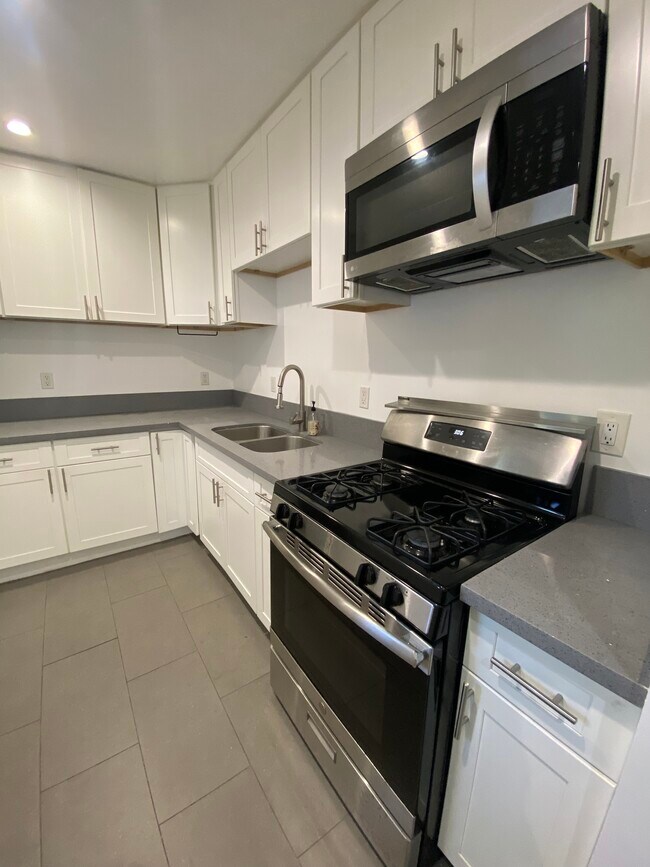 7284 Fountain Ave in Los Angeles, CA - Building Photo - Building Photo