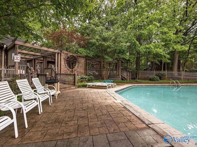 property at 2134 Greenwood Pl SW