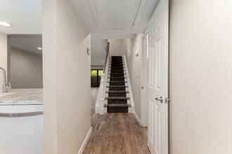 6453 Bayou Glen Rd in Houston, TX - Building Photo - Building Photo