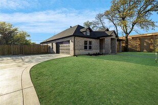 1437 Norwood Dr in Hurst, TX - Building Photo