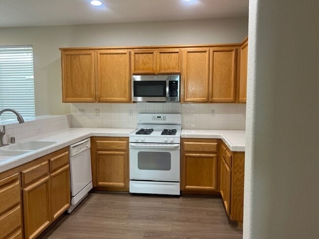 9753 Cervelli Way in Elk Grove, CA - Building Photo - Building Photo