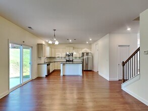 6835 Thistle Down Dr in Harrisburg, NC - Foto de edificio - Building Photo