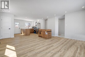 882 Balsam Dr in Ottawa, ON - Building Photo - Building Photo