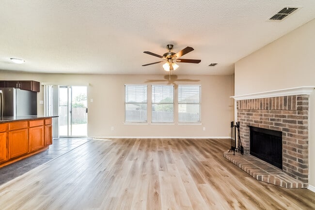 113 Nighthawk Dr in Krum, TX - Building Photo - Building Photo