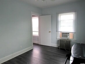 721 S Wellwood Ave in Lindenhurst, NY - Building Photo - Building Photo