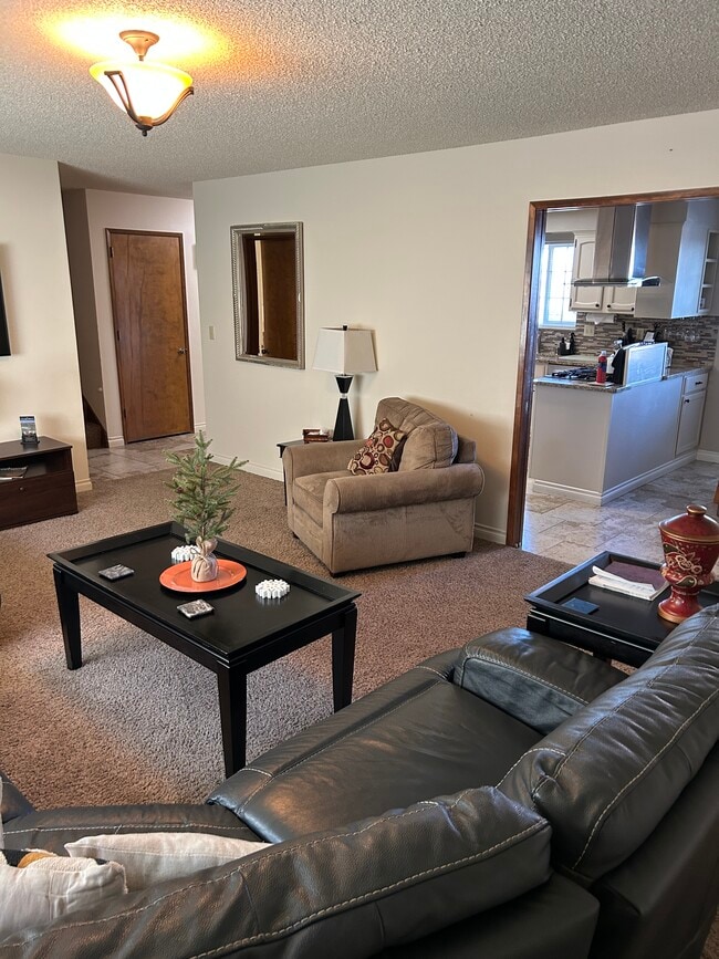 810 N 51st Ave in Yakima, WA - Foto de edificio - Building Photo