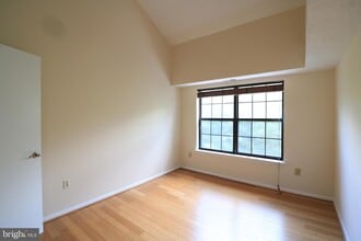 1639 Carriage House Terrace in Silver Spring, MD - Foto de edificio - Building Photo