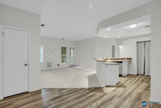 380 Marshland Rd in Hilton Head Island, SC - Foto de edificio - Building Photo