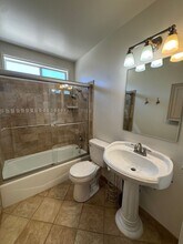 686 Azalea St in Thousand Oaks, CA - Building Photo - Building Photo