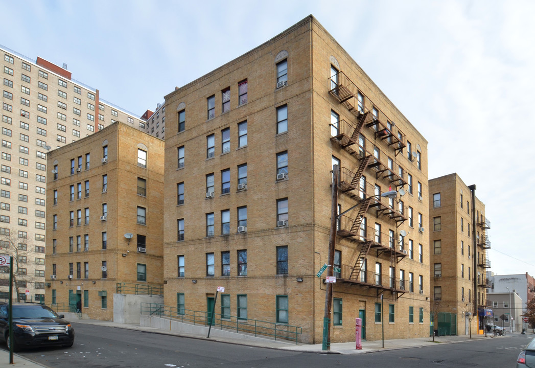 500 Trinity Ave in Bronx, NY - Building Photo